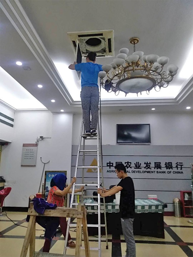 重庆渝超物业承接中国农业发展银行大厅及办公室空调清洗、杀菌