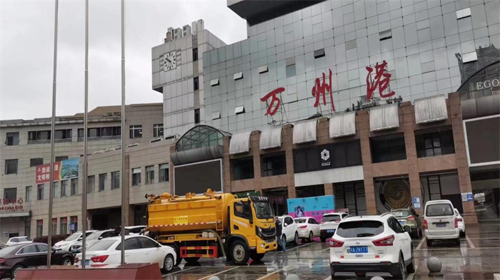 2023年4月18日万州港口集团17码头生化池清掏服务由重庆渝超物业管理有限公司万州分公司承接,并顺利完成任务,且得到甲方一致好评。