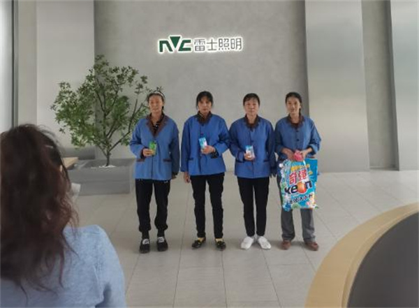 2024年10月10日重庆渝超物业管理有限公司发放2024年第三季度优秀员工礼品!