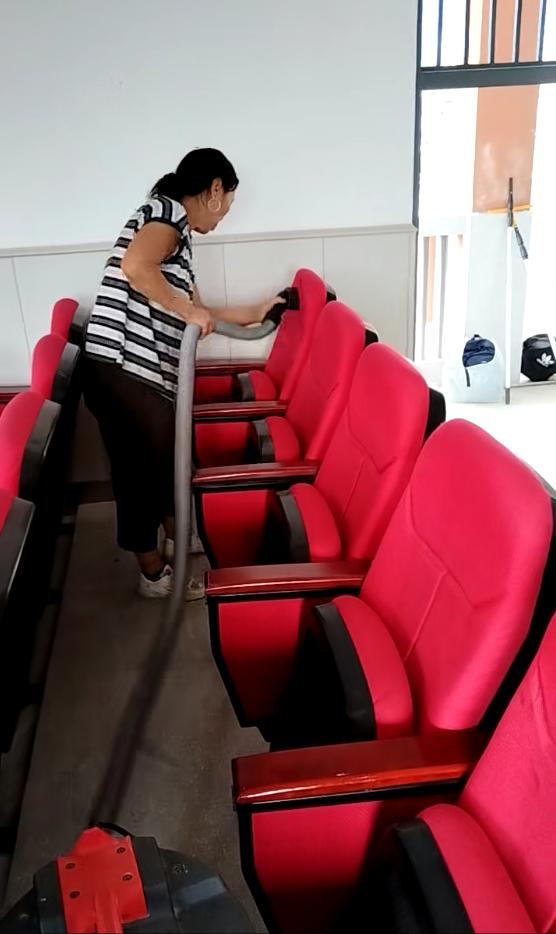 一尘一净见初心，一室温情暖特教