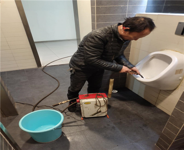 2022年10月25日重庆市重庆万友都成汽车沃尔沃4S店厕所疏通业务，由重庆渝超物业管理有限公司万州分公司承接，并圆满完成任务，且得到甲方一致好评。